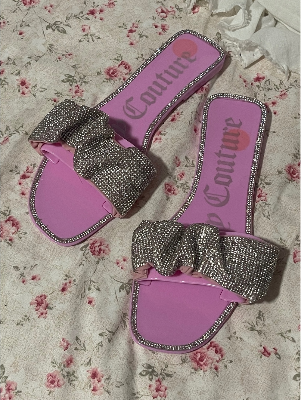 Gorgeous Juicy Couture pink slide sandals
